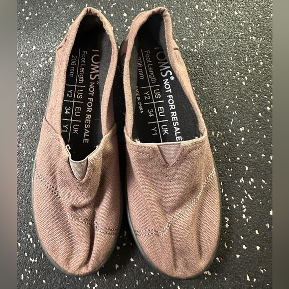 Toms Classic Brown Slip On Shoes - Picture 1 of 4
